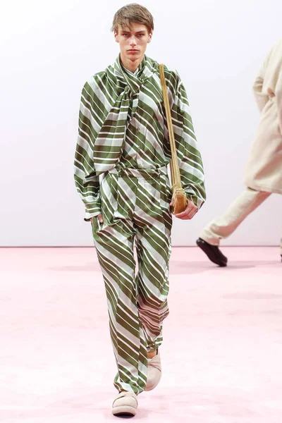 Look 13